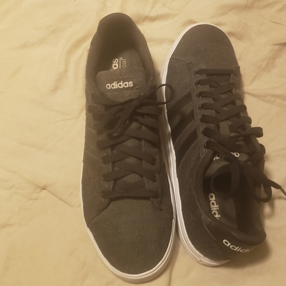 Shoes - Picture 4 of 4